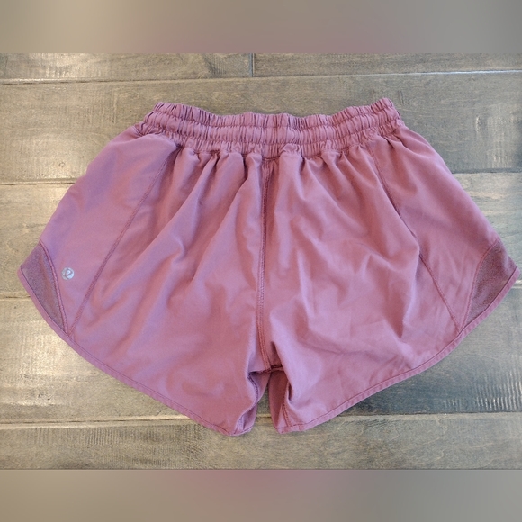 LULULEMON Women's Hotty Hot HR High Rise rose pink 4" Shorts - 6 - Picture 2 of 8